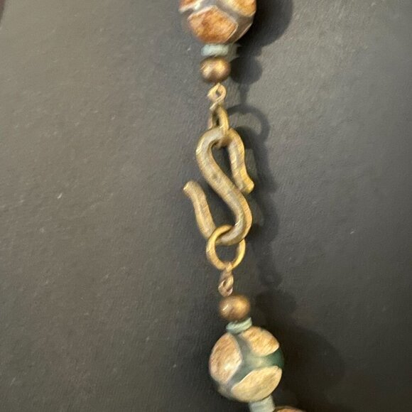 Wood Carved Chunky Beaded Statement Necklace Brass Tone Granny-core Boho - Picture 5 of 6